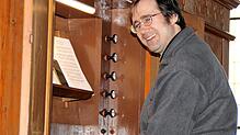 Organist Johannes Fankhauser stellt die Wiener Flöte vor. Bild: Rolf Reißmann