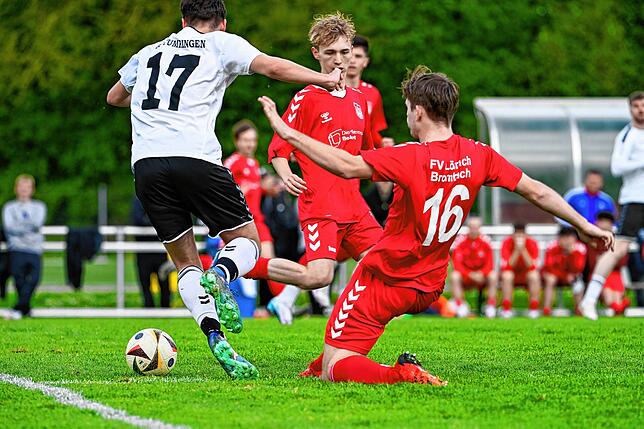 Bild 1: FV Lörrach-Brombach II besiegt den FV Tumringen im Derby mit 4:0 – und wir haben Fotos!