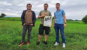 Alle drei sind Mitglieder des Organisationsteams für das Mofarennen auf der Reichenau (von links): Marc Fröhling, Marcel Deggelmann und ...