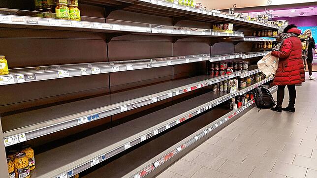 Die Regale in diesem Konstanzer Supermarkt sind nahezu leergeräumt.