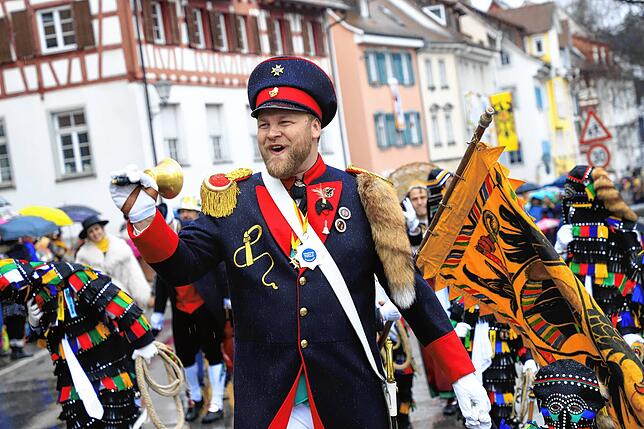 Bild 3: Überlingen am Schmotzigen Donnerstag: Bunte Bilder vom Kindergarten-Zug in der Altstadt
