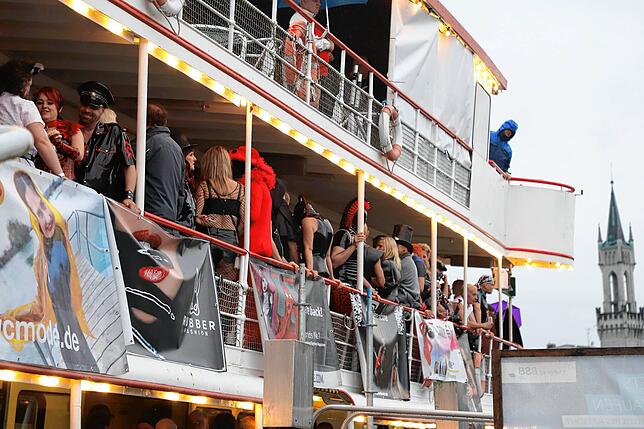 Bild 9: Gute Fahrt – und viel Spaß! Das SM-Schiff fährt auf den Bodensee hinaus