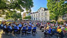 Vor drei Wochen spielte der Musikverein Hödingen am Mantelhafen. Hier findet vom 4. bis 6. Juli das erste „S`Fescht“ der Stadtkapelle ...