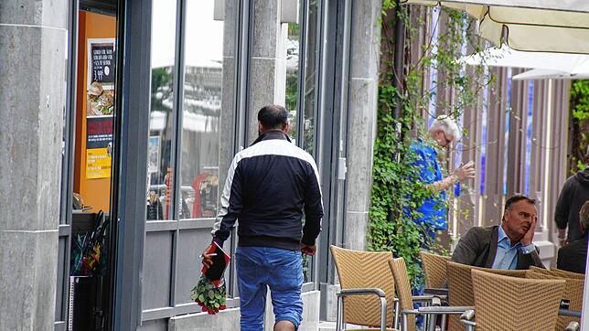 Waren es früher umherziehende Vagabunden, die den Passanten um den einen oder anderen Cent baten, sehen sich Städte nun mit einem neuen ...