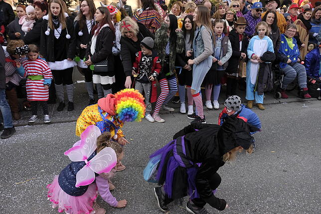 Bild 21: Bilder vom großen Fasnet Samschdig-Umzug der Poppele-Zunft (1)