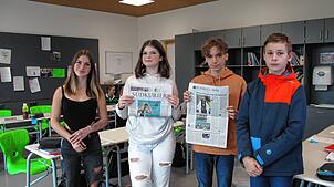 Amy Müller, Lucy Burgstett, Patrice Gilles und Finn Olbrich (von links) aus der achten Klasse der Steißlinger Gemeinschaftsschule fühlen ...