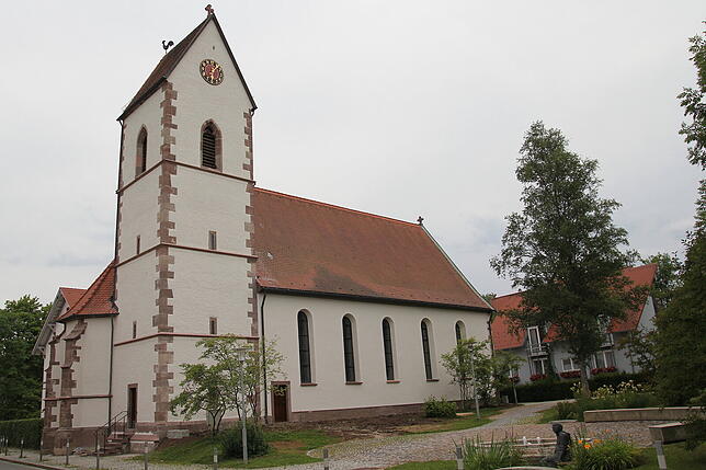 Unter der Kircfhturmuhr, weit oben im Kirchturm der alten Antoniuskirche, hängen vier stattliche Glocken. Was früher sinnvoll war, ...