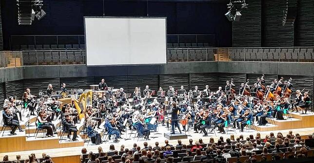 Julia Spähler konzertiert unter anderem auch mit dem Odeon Jugendsinfonieorchester.