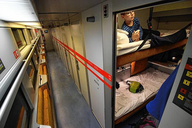 Ausgeschlafen kommen wir ans Ziel: Die Fahrt im Nachtzug von Trondheim nach Bodoe mit der norwegischen Staatsbahn Vy.