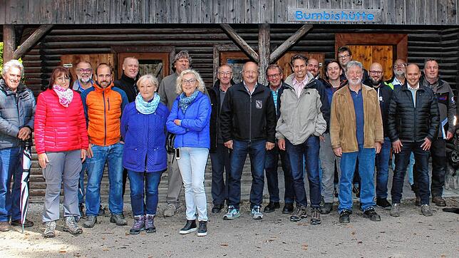 An der Bumbishütte trifft sich der Immendinger Gemeinderat jährlich zur Waldbegehung und zur Besprechung über den Verlauf des ...