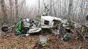 Das Wrack des abgestürzten Flugzeugs liegt am Dienstag, 4. Februar, noch im Waldgebiet Scherrhau bei Gutmadingen. Warum es überhaupt zum ...