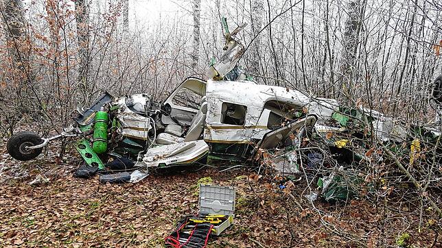 Das Wrack des abgestürzten Flugzeugs liegt am Dienstag, 4. Februar, noch im Waldgebiet Scherrhau bei Gutmadingen. Warum es überhaupt zum ...