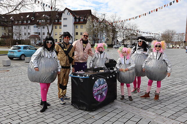 Bild 29: Rathaus-Dompteur im Affenstall: Die besten Bilder vom skurrilen Salemer Affentheater!