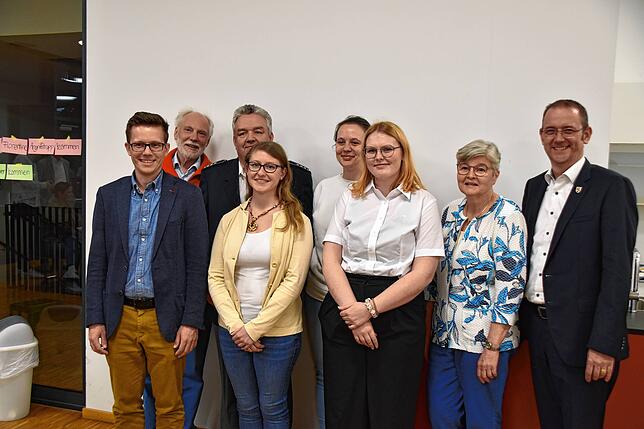 Der DRK-Vorsitzende Benjamin Mors, Bereitschaftsarzt Fritz Grüninger, Bereitschaftsleiter Oliver Kappus, Schriftführerin Ulrike Kappus, ...