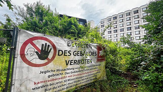 Die Grossmann Group hat nach dem Kauf der Immobilie das Gelände mit Bauzäunen abgesichert, weil zuvor immer wieder Unbefugte das ...