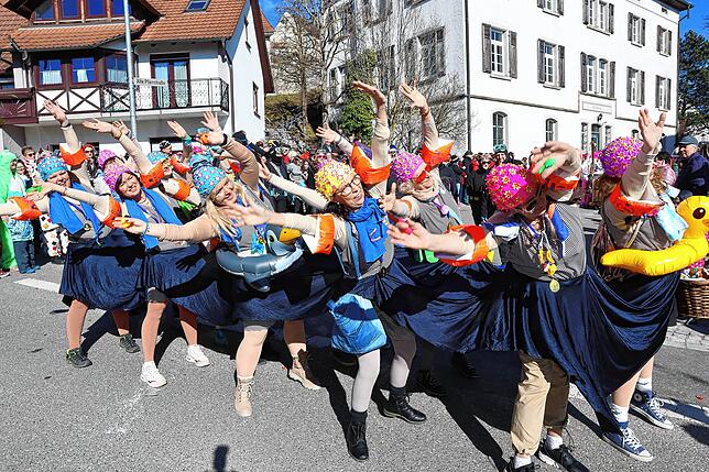 Der Turnverein ist mit vier Gruppen am Start. Die Sportlerinnen von „Jazz & Fitness“ demonstrieren ihre Kenntnisse mit den ...