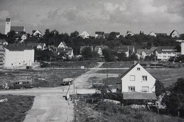 Feldwege verliefen bis 1967 in Teilen des heutigen Berchengebiets. Aus dem quer verlaufenden Weg wird später die Karlsruher Straße.