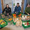 Noch sind Kühl- und Trockenschrank leer, doch mit den gerade bei Alnatura abgeholten Lebensmitteln werden die Schränke zu kulinarischen ...