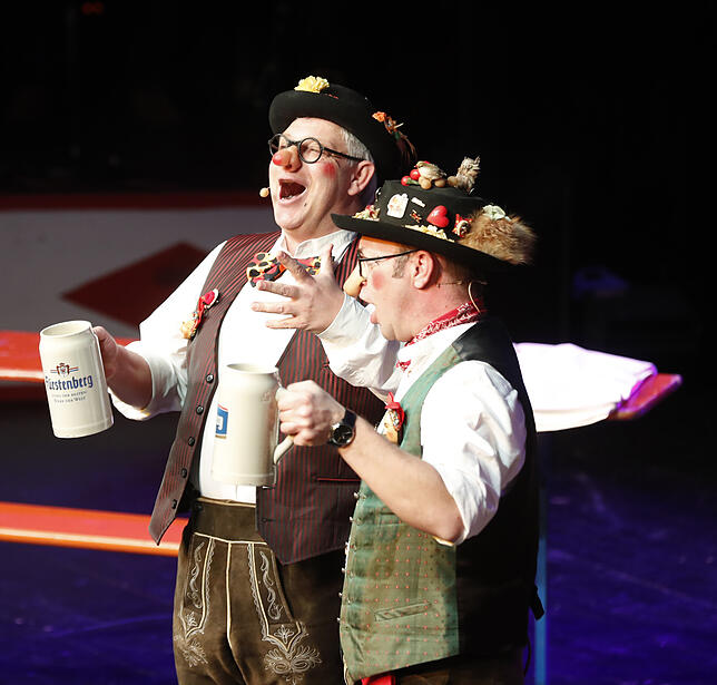 Severin (Thomas Höfler) und Ignaz (Markus Kuttruff) als Festzeltwirte.