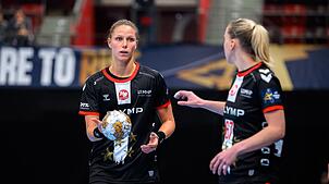 Nationalspielerin Xenia Smits (l) findet einen neuen Verein.