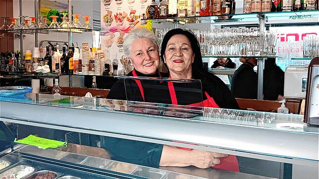 Die Eigentümerin des Delfino-Eiscafés Irina-Elena Mazzola (links) und ihre Mutter Maria Mazzola genießen selbst gern eine Kugel Eis: ...