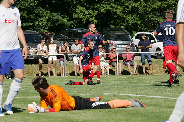 Bild 16: Der FC Schlüchttal feiert einen 5:2-Sieg gegen den TuS Lörrach-Stetten und den Bezirksliga-Aufstieg &ndash; wir haben die Bilder!