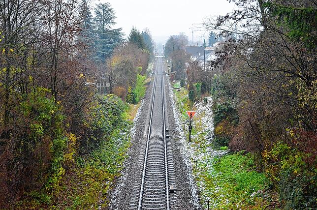 Hier muss verhandelt werden: Wenn ein zweites Gleis kommen soll, sind Gespräche mit den Grundstückseigentümern entlang der Bahnstrecke ...
