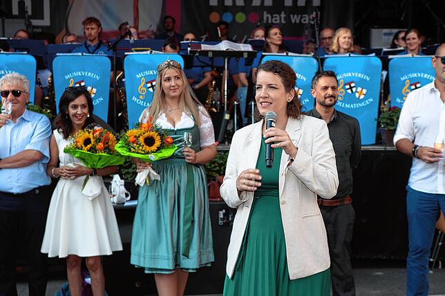 Bild 32: Bilder vom Weinfest Konstanz 2024: Feiern auf dem Stephansplatz