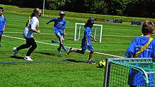 Auch Fußball zählte anlässlich des Sommercamps zu den Aktivitäten für Kinder und Jugendliche. Bild: Christiane Sahli