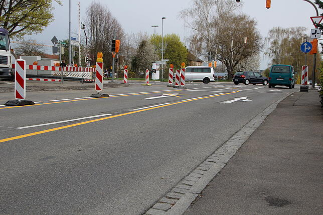Auf der Bernhardstraße geht es Richtung Bildungszentrum und Friedrichshafen.