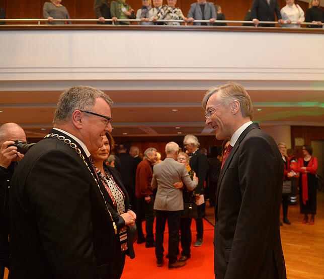 ZF-Chef Wolf-Henning Scheider (rechts) beim Jahresempfang.