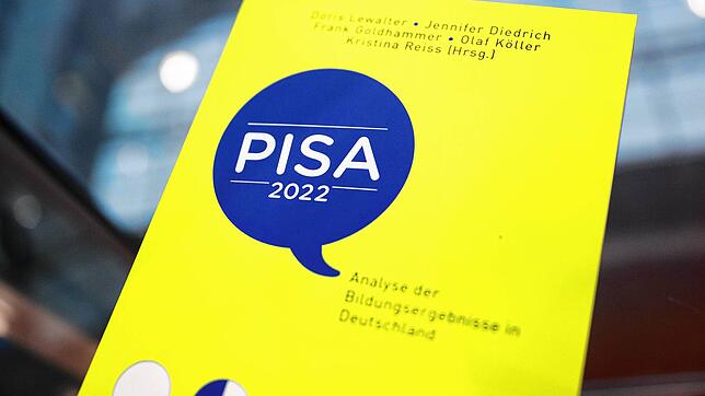 Die aktuelle Pisa-Studie wird in der Bundespressekonferenz vorgestellt. Im Frühjahr 2022 wurden fast 8000 Schülerinnen und Schüler der ...