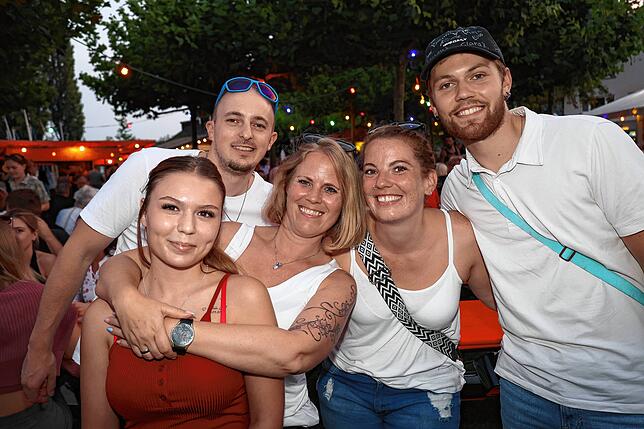 Bild 9: Party direkt am Bodensee: Beim Staader Hafenfest 2025 treffen sich die Konstanzer