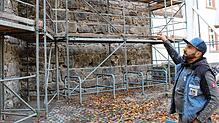 Bereits seit 2012 wird die Villinger Stadtmauer abschnittsweise aufwendig saniert. Diese Archivaufnahme zeigt Bauarbeiter Alvaro ...