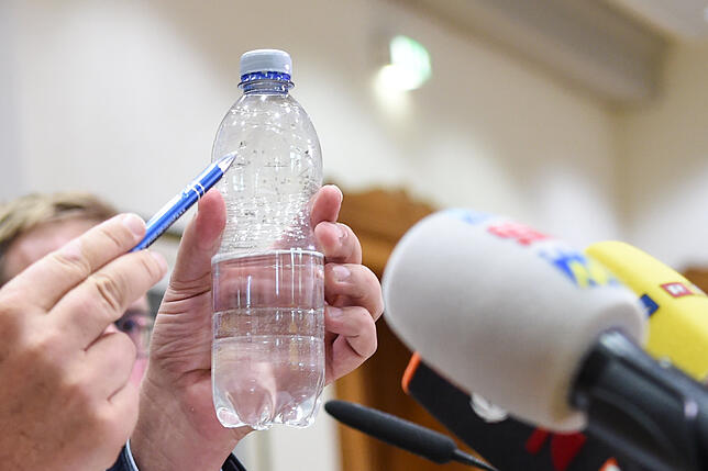 Dem Angeklagten wird vorgeworfen, Babygläschen mit Gift versetzt zu haben, das in einer solchen Flasche abgefüllt war.