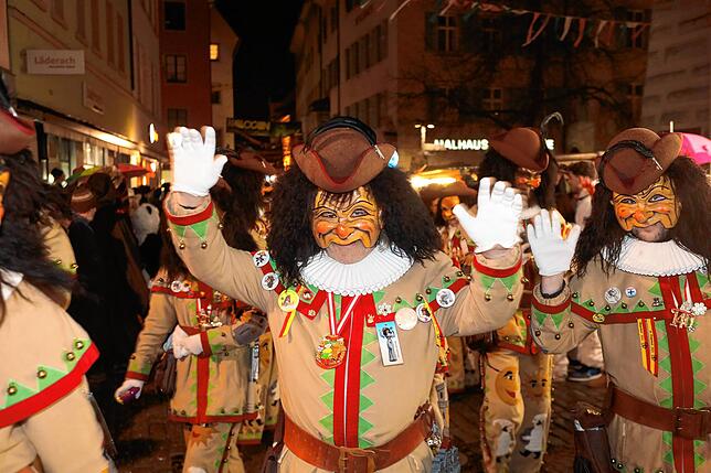 Bild 27: Endlich! Butzenlauf stimmt Konstanzer auf die Straßenfasnacht ein