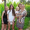 Noemi Dietrich, Zoe Hübner, Eliza Dietrich, Romy und Christine Dietrich hatten jede Menge Spaß mit dem Maislabyrinth. Wie kommt das ...