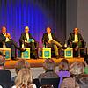 Die SÜDKURIER-Podiumsdiskussion zur Oberbürgermeisterwahl im Kursaal: Moderator Stefan Hilser (Mitte) mit den Kandidaten (von links) ...