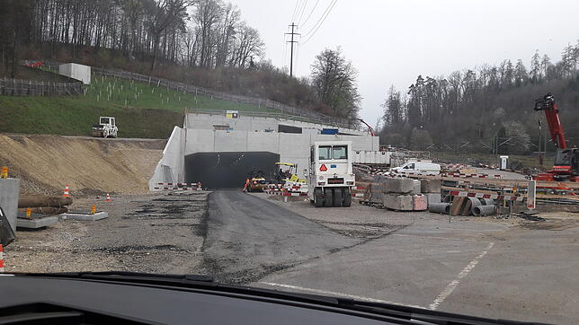 Arbeiten an der westlichen Tunneleinfahrt des Galgenbucktunnels (April 2019).
