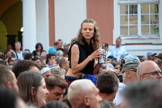 Bild 3: Santiano rocken auf dem Schlossplatz (Teil 2)