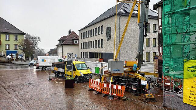 Der frühere Rathausbrunnen stand im Bereich der Baustelle, zwischen dem Rathaus und der Tourist-Information. An seinem neuen Standort ...