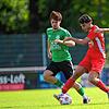 Ausgebremst: Dion Elshani (Mitte) vom FC Tiengen 08 erzielte beim SV Mundingen den Treffer zum 2:4-Endstand. In der ersten Hälfte traf ...