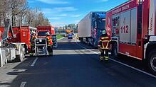 Zu einem Großeinsatz der Singener Feuerwehr ist es am Dienstagnachmittag auf der Autobahn 81 auf dem Parkplatz Klauseneck gekommen. Ein ...