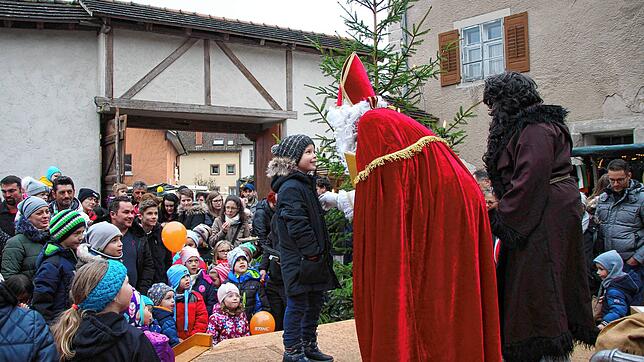 Stühlingen: Zum ersten Weihnachtsmarkt der Saison laden Stadt und Handels- und Gewerbeverein Stühlingen am 23. und 24. November in das ...