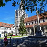 Blick auf das Münster: Mitten im Trubel lassen sich versteckte Ecken finden.
