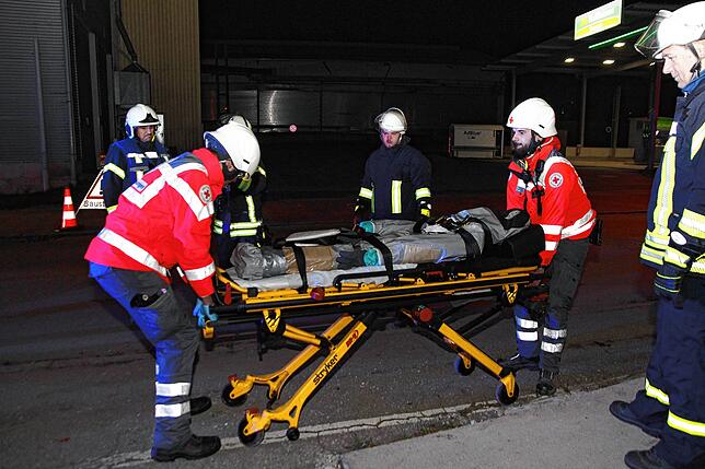 Bild 26: Feuerwehr, THW und DRK üben gemeinsam den Ernstfall. Hier gibt es die Bilder!