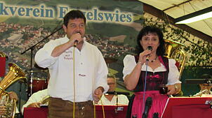 Für gute Stimmung beim Sommerfest sorgte auch in diesem Jahr die Blaskapelle Peng mit dem Gesangsduo Ute und Wolfgang.