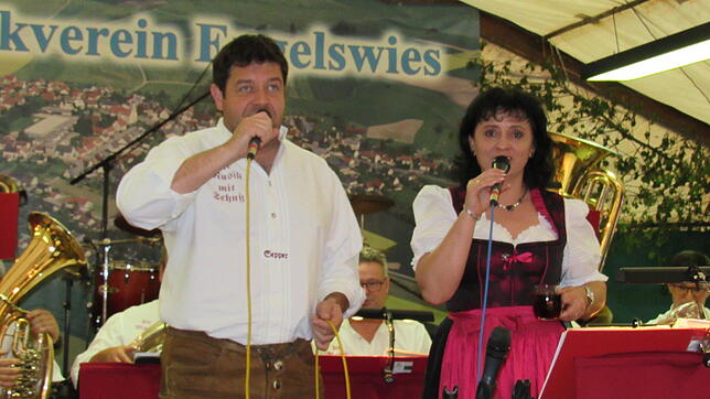 Für gute Stimmung beim Sommerfest sorgte auch in diesem Jahr die Blaskapelle Peng mit dem Gesangsduo Ute und Wolfgang.