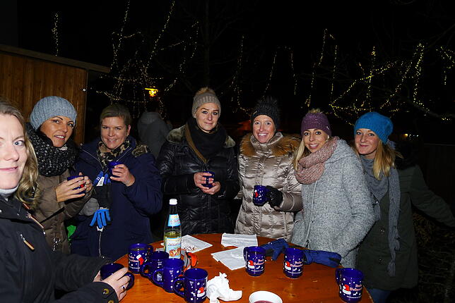 Bild 5: Bilderstory: Kulinarische Genüsse und eine besinnliche Atmosphäre locken viele Besucher auf den Nikolausmarkt in Wittenhofen