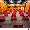 In den Kulturbetrieben bleiben in den kommenden Wochen die Plätze leer, so wie hier im Konstanzer Stadttheater im Juli 2020.